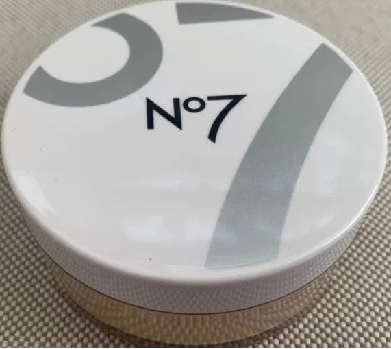 No7 Flawless Finishing Loose Powder Banana