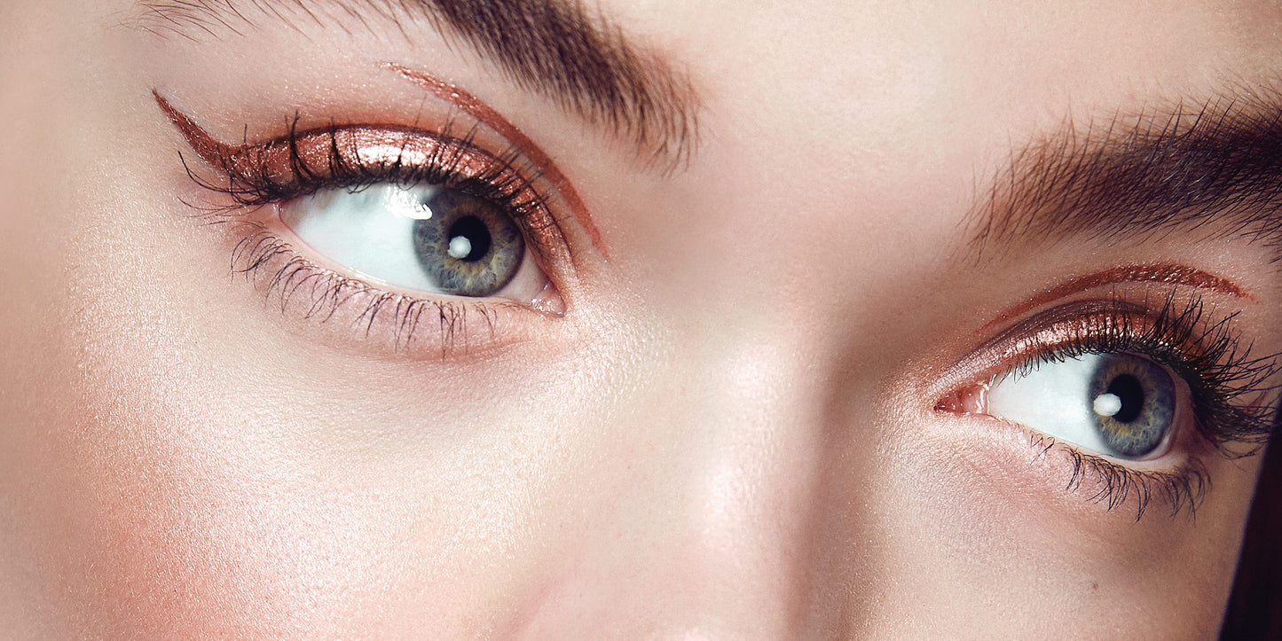 Smashbox + Vlada Petal Metal Highlighter in Prismatic Petal