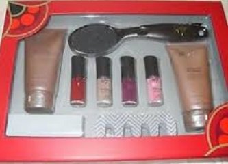 NO7 PAMPER & POLISH PEDICURE & MANICURE GIFT SET